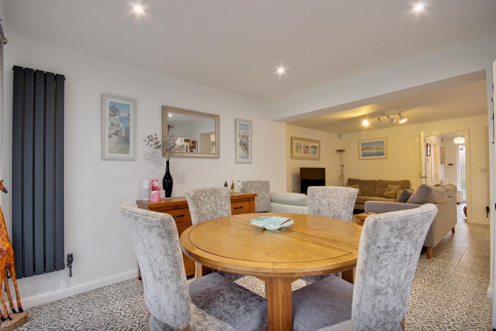 4 bed property in Walker Close, Beverley